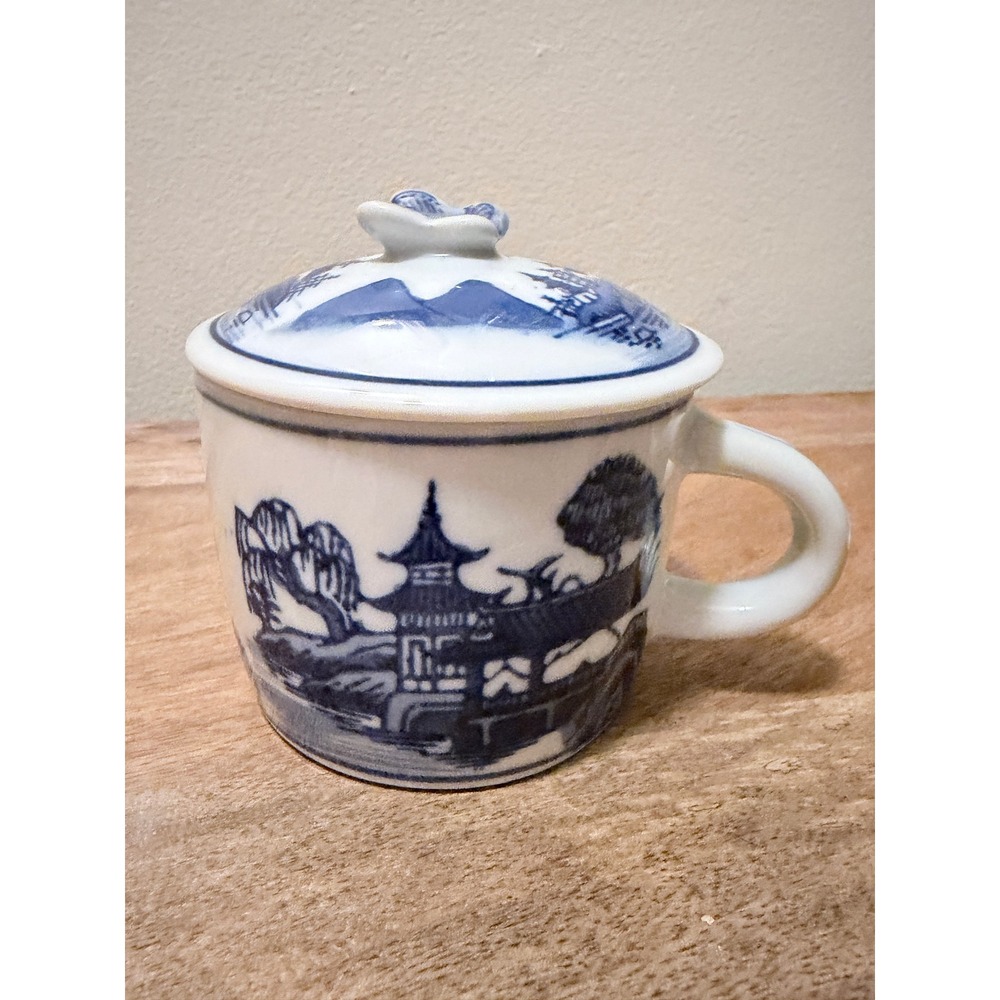 Vintage Blue White Porcelain Lidded Tea Cup Pagoda Butterfly Finial Chinoiserie‎